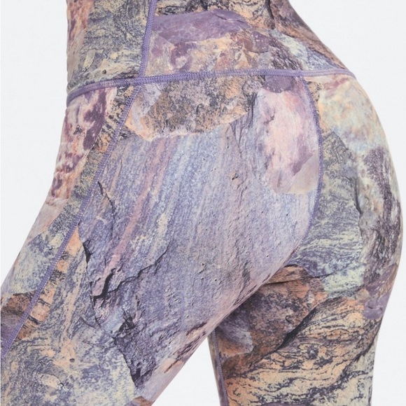 “Orchid Moonrock” Legging 🦄 Fabletics Define Ultra HW 7/8 Legging 🦄 - Picture 5 of 9